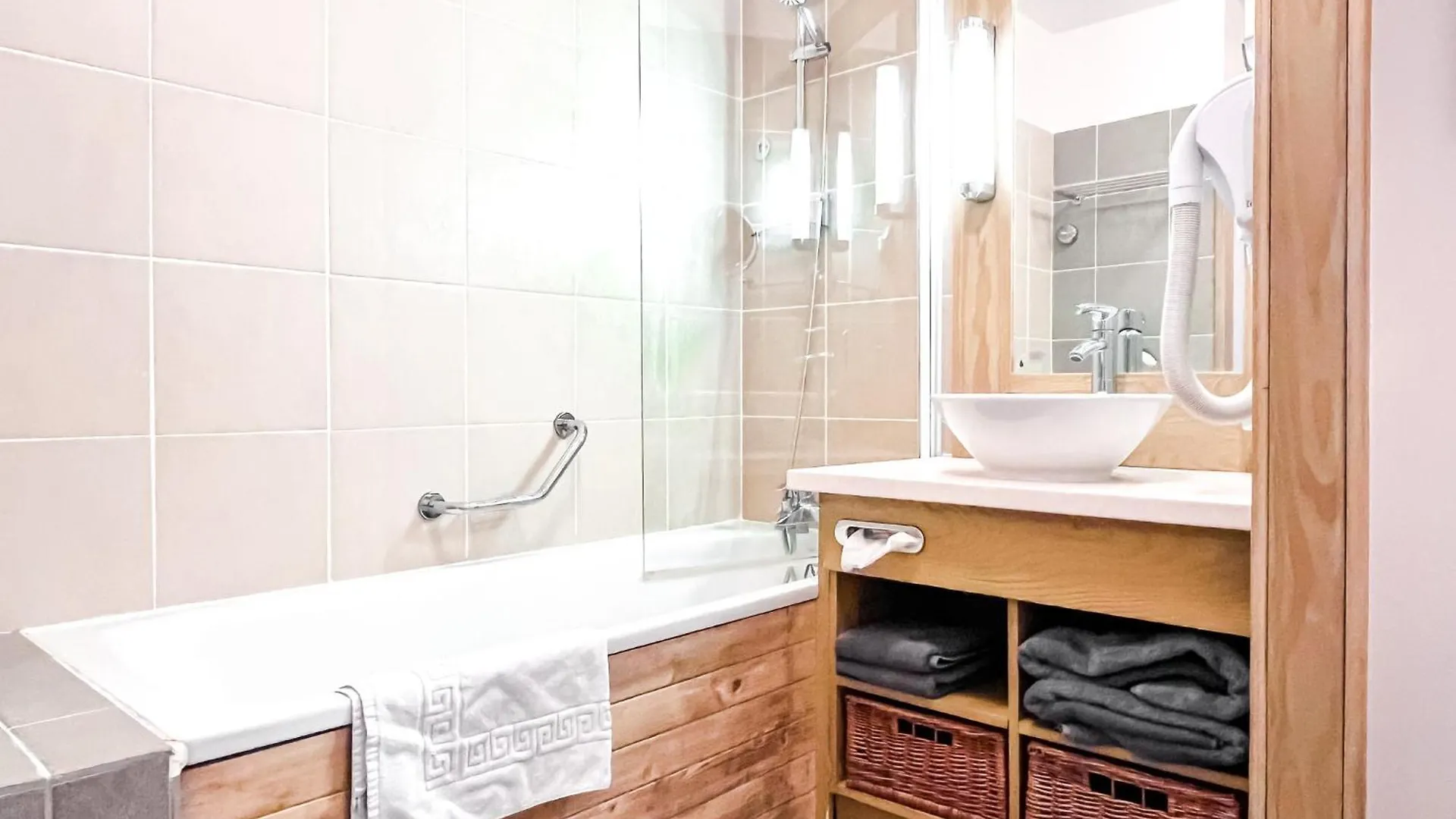 Apartment Large One-Bedroom Apartment, Wheelchair Adapted, Les Terrasses D'Eos Flaine