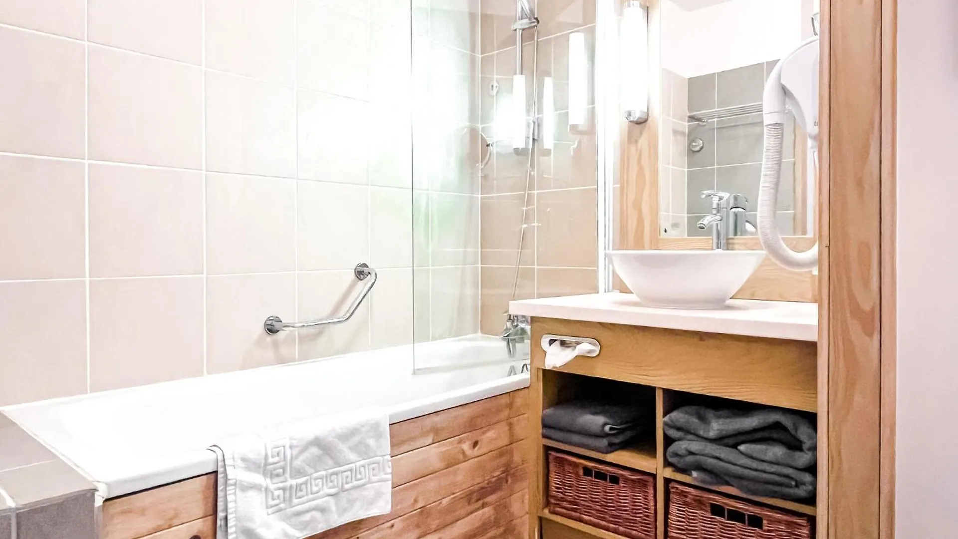 Apartment Large One-Bedroom Apartment, Wheelchair Adapted, Les Terrasses D'Eos Flaine